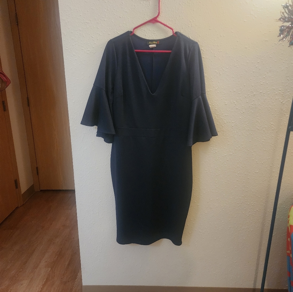 SZ 16 Elegant, Figure Flattering Navy Blue Dress
